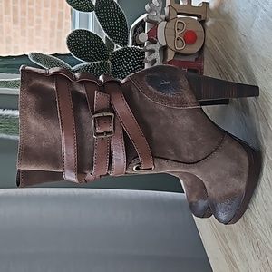 Frye All Leather HARLOW Brown Mid-Calf Buckle Strap Platform Boots